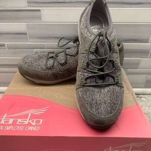 Women’s Size 6 /EU Size 36 Dansko Lynn Nubuck Shoes
